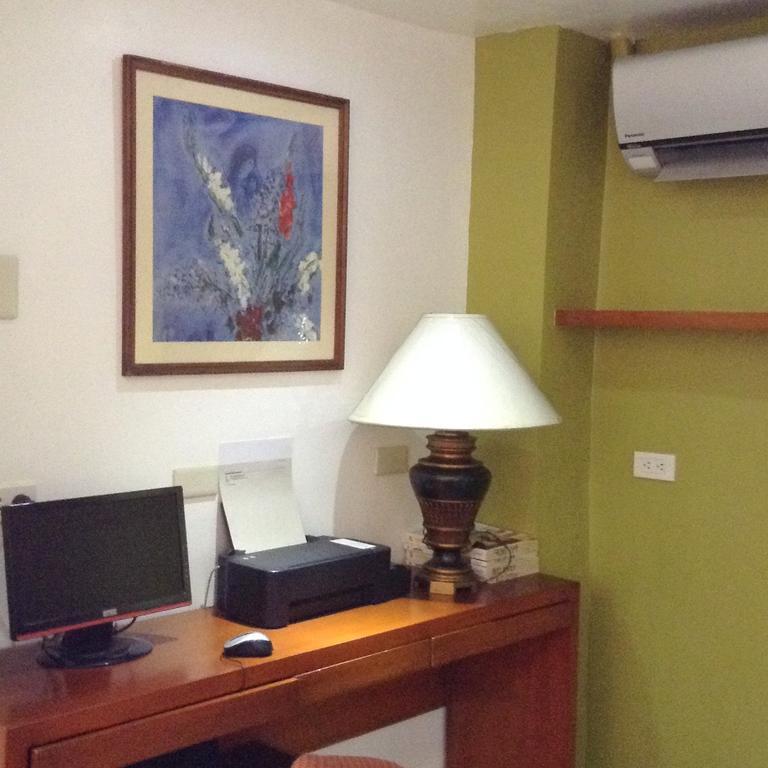 Fersal Hotel - P. Tuazon Cubao Quezon City Exterior foto